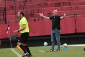 Após derrota, Fábio Cortez destaca evolução do Santa, jogada ensaiada e seu futuro no comando img_1414-1.jpg