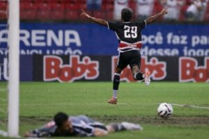 Em jogo marcado por paralisação e chuva, Santa Cruz bate Itabaiana por 1 a 0 img_2089-1.jpg