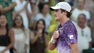 Guerreiro! João Fonseca vira jogo épico em cinco sets e vai enfrentar Djokovic em Roland Garros img_3119-1.jpg
