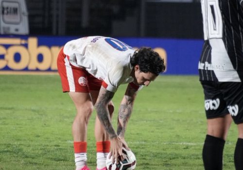 Náutico busca empate com a Ponte Preta, mas termina partida com dois jogadores expulsos