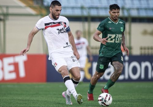 Com gols no primeiro tempo, Floresta e Santa Cruz ficam no empate pelo Brasileiro