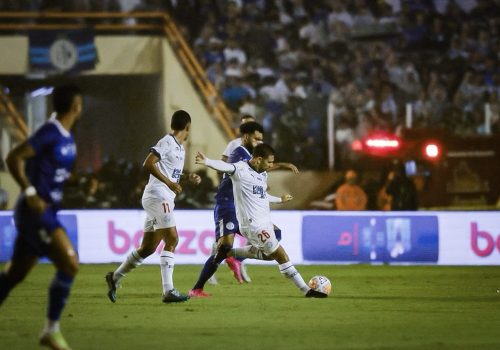 Bahia goleia Confiança fora de casa e fica a um passo do Pentacampeonato do Nordeste