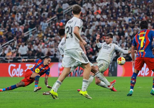 Barcelona vence Real Madrid em final movimentada e conquista a Supercopa da Espanha