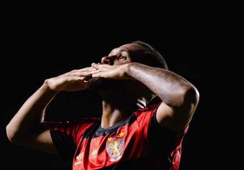 Sport supera retranca, vence o Vitória e encosta no topo da tabela