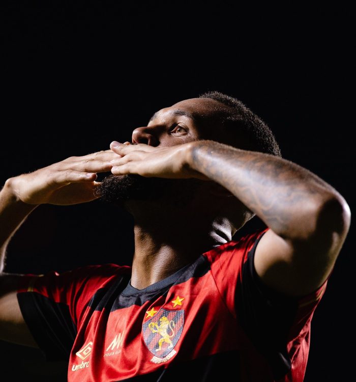 Sport supera retranca, vence o Vitória e encosta no topo da tabela