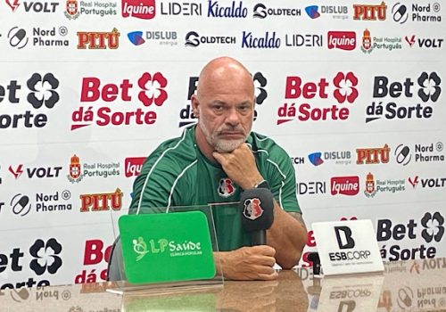 Auxiliar exalta “futebol simples”, revela conversa com Quirino e prega humildade antes do clássico