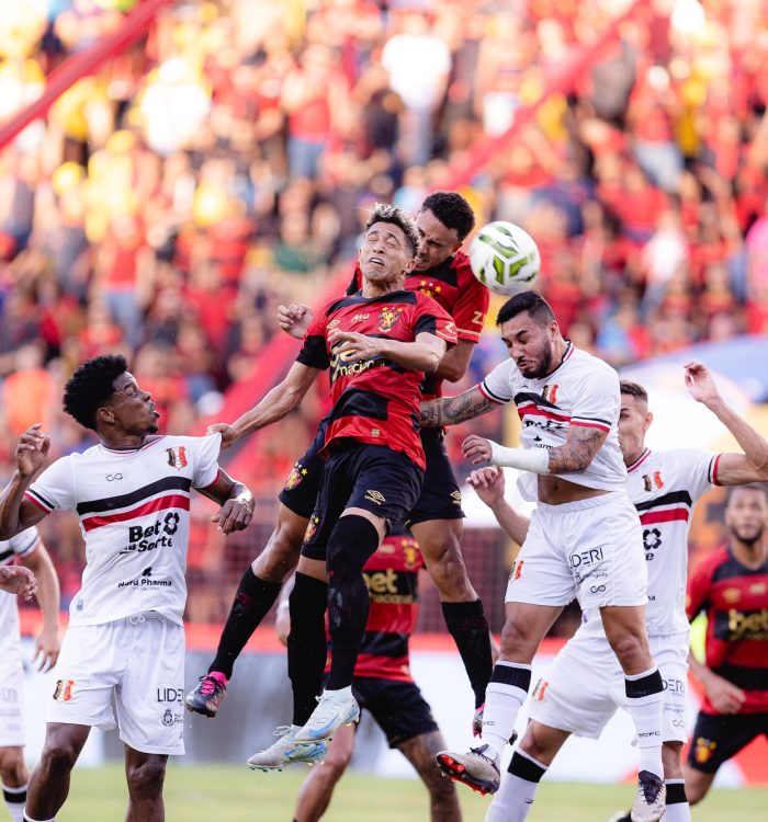No apagar das luzes! Sport vence Clássico das Multidões nos acréscimos e carimba vaga na semifinal