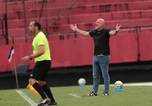 Após derrota, Fábio Cortez destaca evolução do Santa, jogada ensaiada e seu futuro no comando