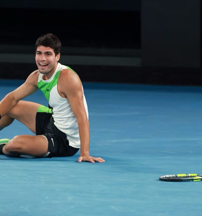 História em Melbourne: Alcaraz destrona Djokovic e se torna o mais jovem a completar o Grand Slam