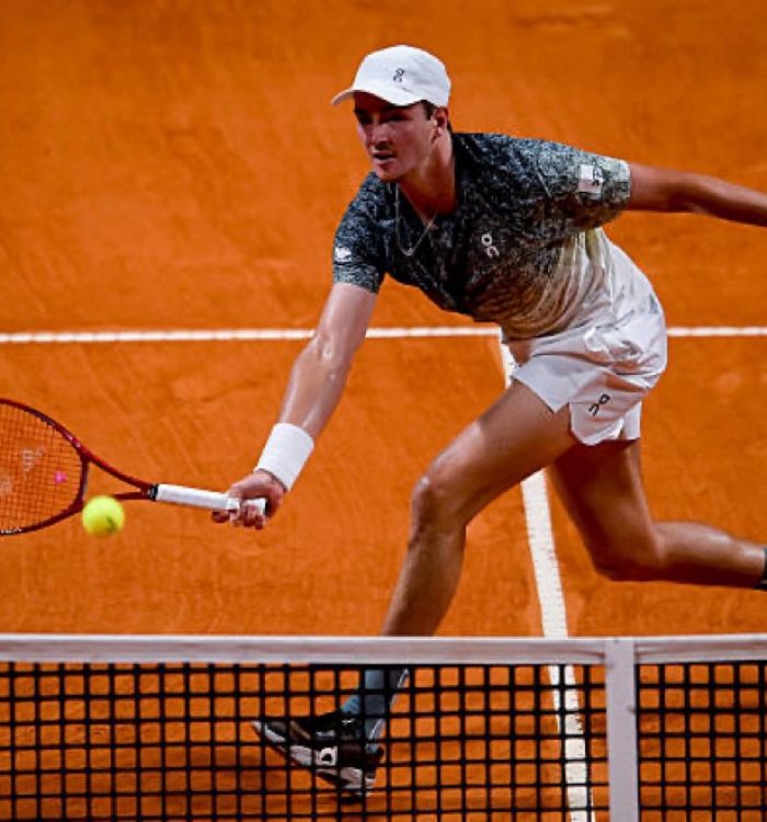 Alejandro Tabilo vence João Fonseca e avança às quartas de final em Buenos Aires
