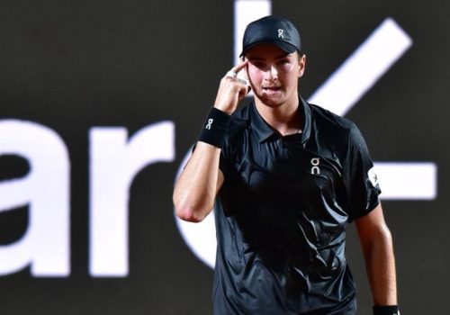 João Fonseca vence Thiago Monteiro e avança às oitavas de final do Rio Open