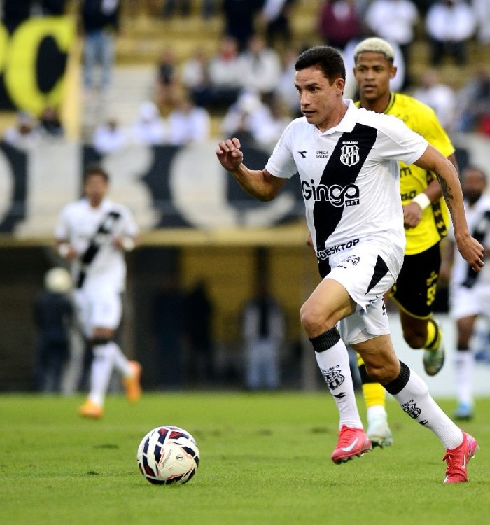 Santa Cruz inicia conversas para a contratação do atacante Éverton Brito