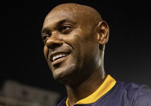 Que despedida! Vagner Love encerra carreira com gol na vitória do Retrô sobre o Ceará pela Copa do Nordeste