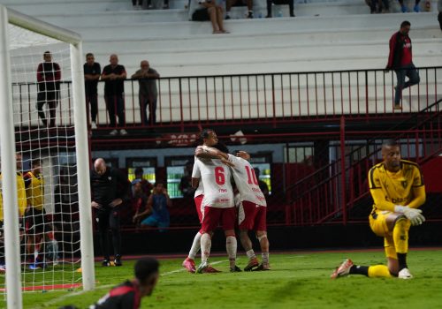 Náutico vence Atlético-GO de virada em Goiânia e soma primeiros pontos na Série B