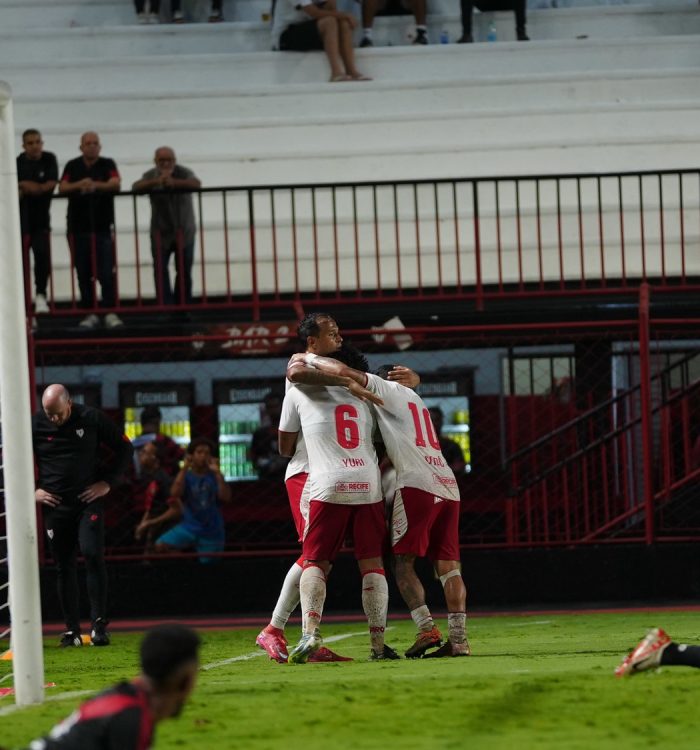 Náutico vence Atlético-GO de virada em Goiânia e soma primeiros pontos na Série B