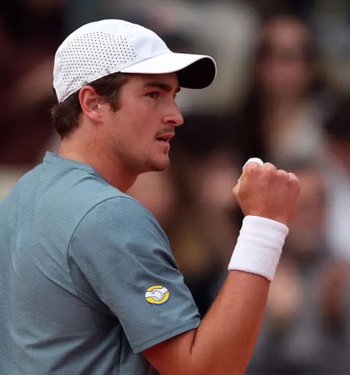 Resiliência e estratégia: João Fonseca supera batalha de três sets e avança em Monte-Carlo