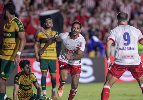 Náutico vence o Cuiabá nos Aflitos e assume liderança provisória da Série B