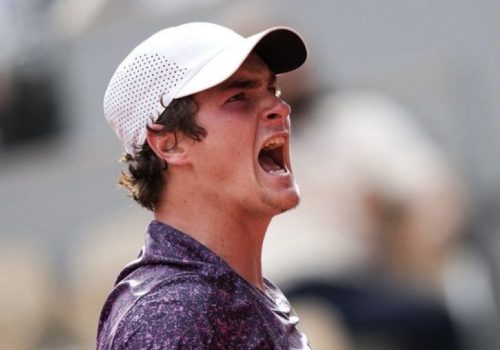 Histórico! João Fonseca vira sobre Djokovic e avança à quarta rodada de Roland Garros