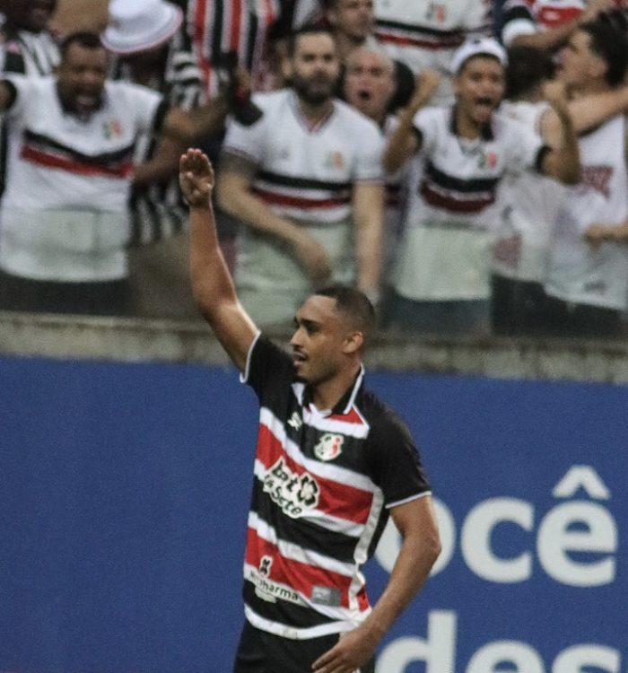 Com um jogador a menos, Santa Cruz reage e evita derrota para a Ferroviária na Arena