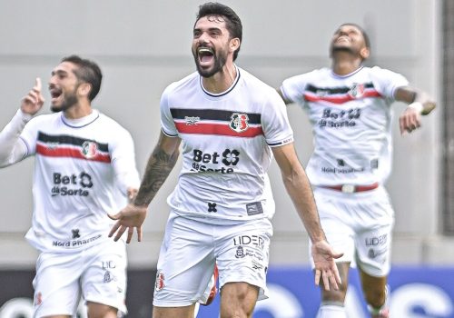 No último minuto! Santa Cruz vence o Brusque e encosta no G-8 da Série C