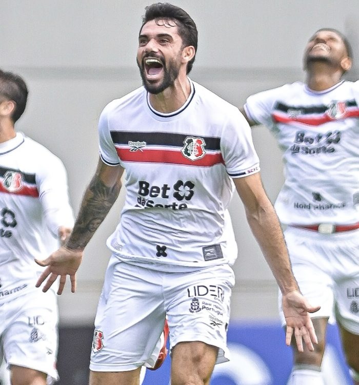 No último minuto! Santa Cruz vence o Brusque e encosta no G-8 da Série C