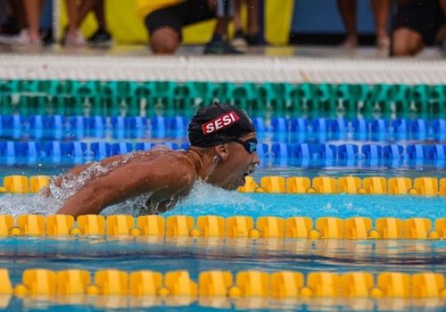 Campeonato Brasileiro Juvenil de Natação acontecendo em Recife