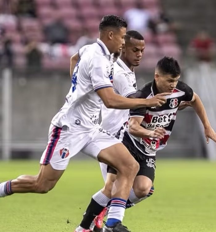 PE - RECIFE - 15/08/2026 - BRASILEIRO C 2026, SANTA CRUZ X MARANHAO - Ronald jogador do Santa Cruz durante partida contra o Maranhao no estadio Arena Pernambuco pelo campeonato Brasileiro C 2026. Foto: Rafael Vieira/AGIF