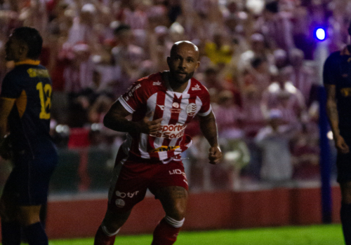 Náutico goleia o Retrô por 3 a 0 nos Aflitos e confirma grande fase na Série C