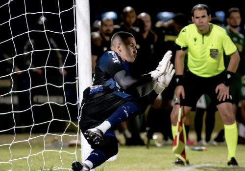 Santa Cruz avança na Série D com atuação heróica de Rokenedy nos pênaltis